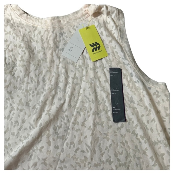 Women’s Cropped Active Boxy Tank Top Cream Leaves Size XL All In Motion NWT - Picture 4 of 4